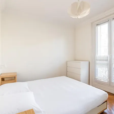 Apartment Veeve - Voltaire's Lookout Paris