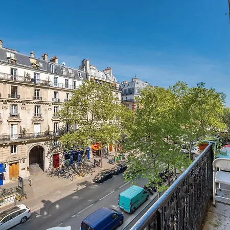 Veeve - Voltaire's Lookout Paris