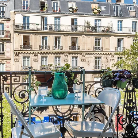 Veeve - Voltaire's Lookout Apartment Paris